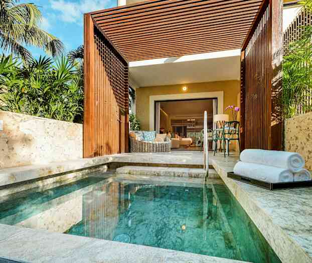 Juniorsuite med privat basseng, mot hagen