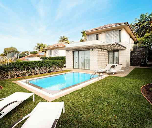 4-romsleilighet i villa med 6 ordinære senger og privat basseng