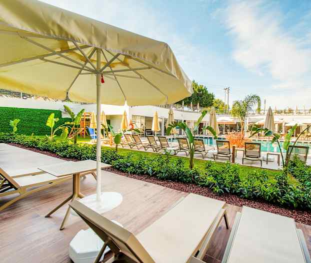 2-romsleilighet med terrasse mot bassengområdet