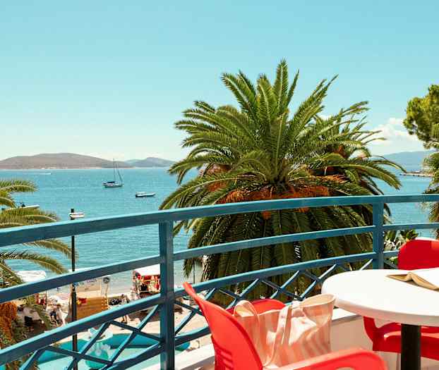 Dobbeltrom med balkong og havutsikt