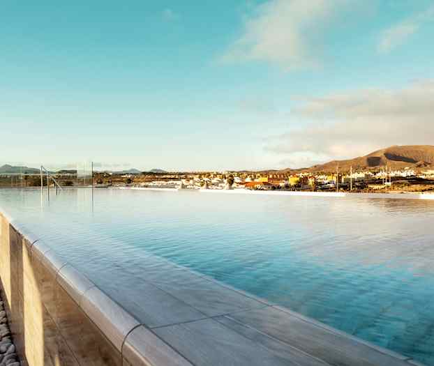 Bassenget på takterrassen er kun for gjester med All Inclusive