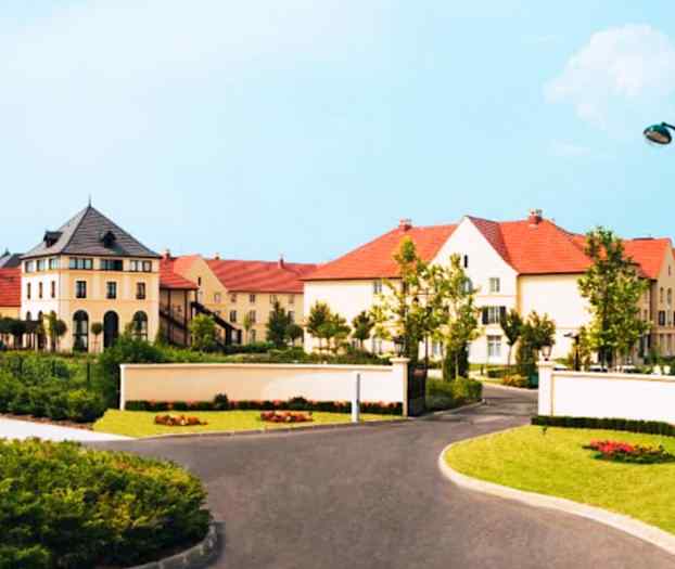 Innkjørselen til hotellet