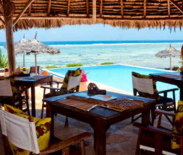 Restaurant og bar ved bassenget