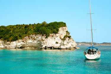 Fra havnen i Parga by går det daglige båtturer til øyer og strender i nærheten. Du kan også ta ferge til Korfu som kun er noen timer unna.