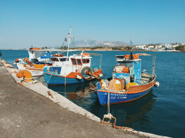 Fiskebåter på Telendos som kommer med dagens middag.