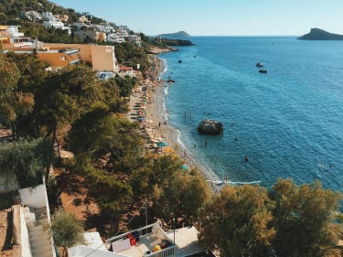 Stranden utenfor hotellet Elana Apartments på Kalymnos.