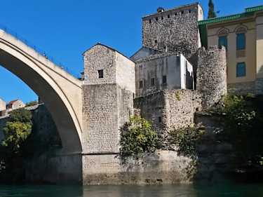 Store stenbygg i Bosnia