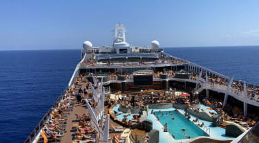 Bassengområde ombord på cruise