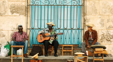 Gamle musikalske menn på gaten i Havanna