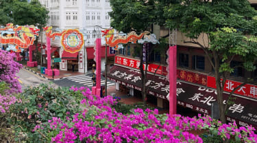 Fargerik gate i Singapore