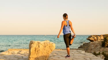 Dame på joggetur på Kypros