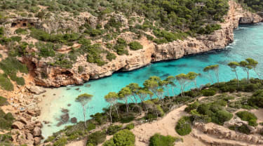 Krystalklart vann og klipper på Mallorca