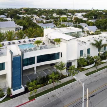 H2O Suites
