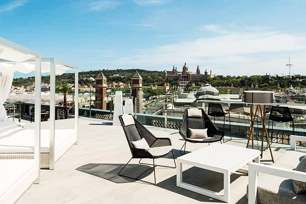 Utsikt over Plaza Espana fra hotellets takterrasse