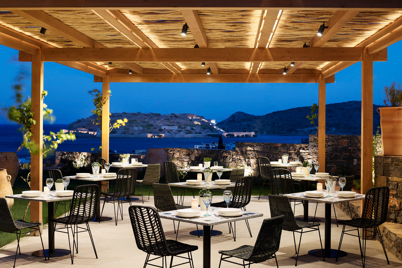 Hotellets gourmetrestaurant med greske spesialiteter på menyen
