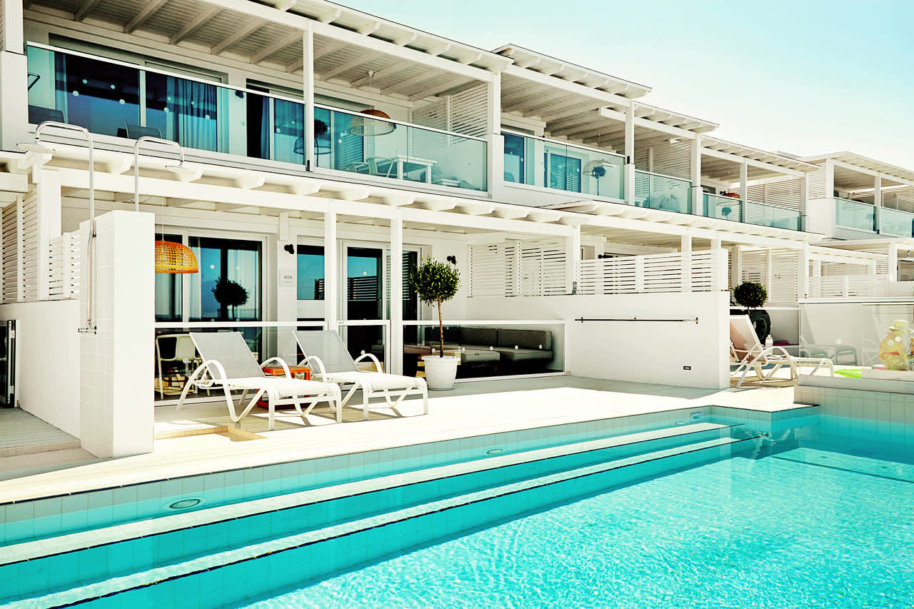 3-romsleilighet Royal Pool Suite stor terrasse med havutsikt og direkte utgang til privat, delt basseng, Afrodite