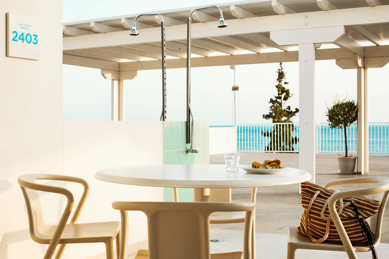 2-roms Club House Suite, stor terrasse med havutsikt og egen solterrasse