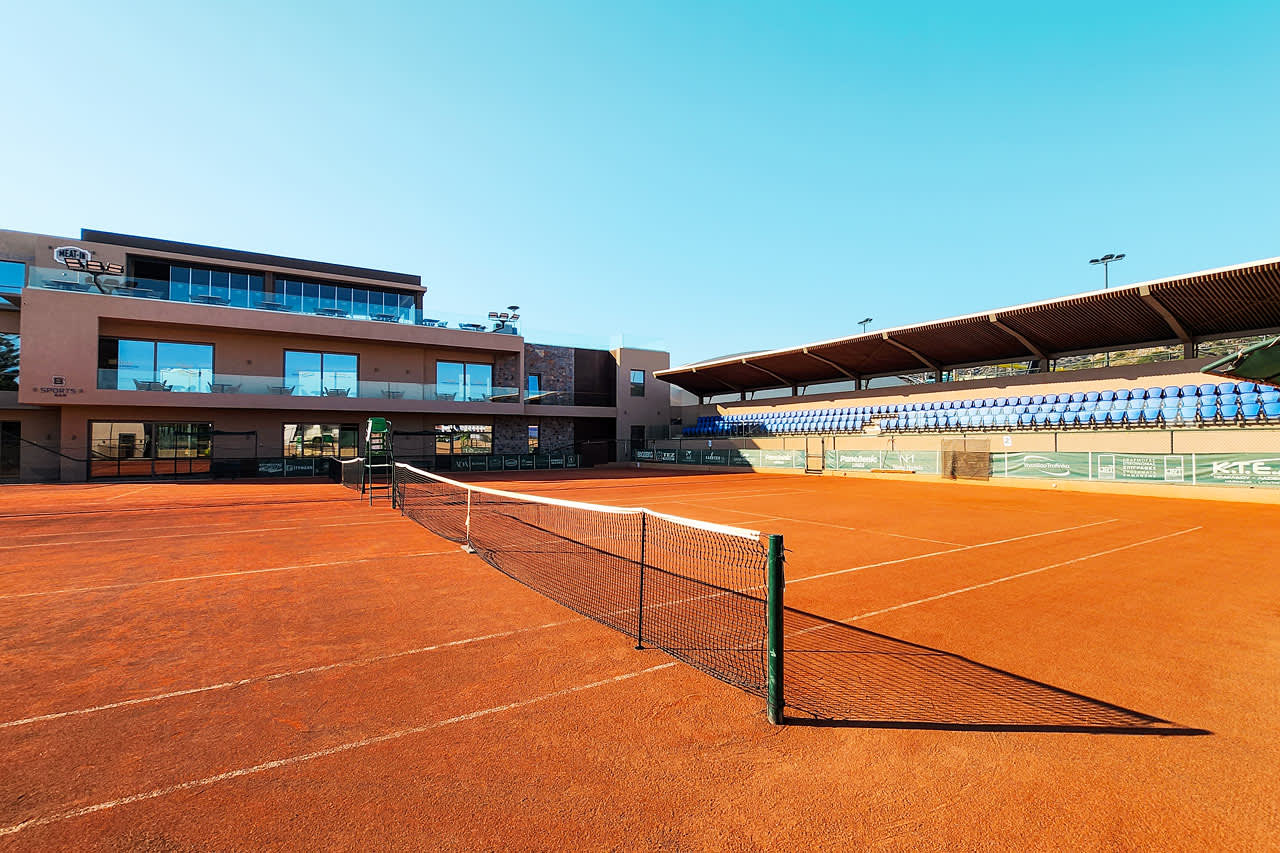 Nana Golden Beach har en av Hellas' beste tennisanlegg