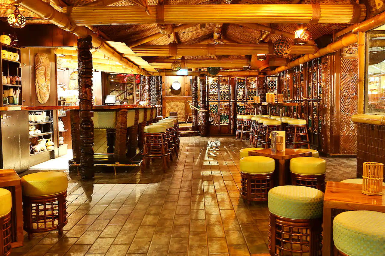 Hotellets kombinerte bar og restaurant