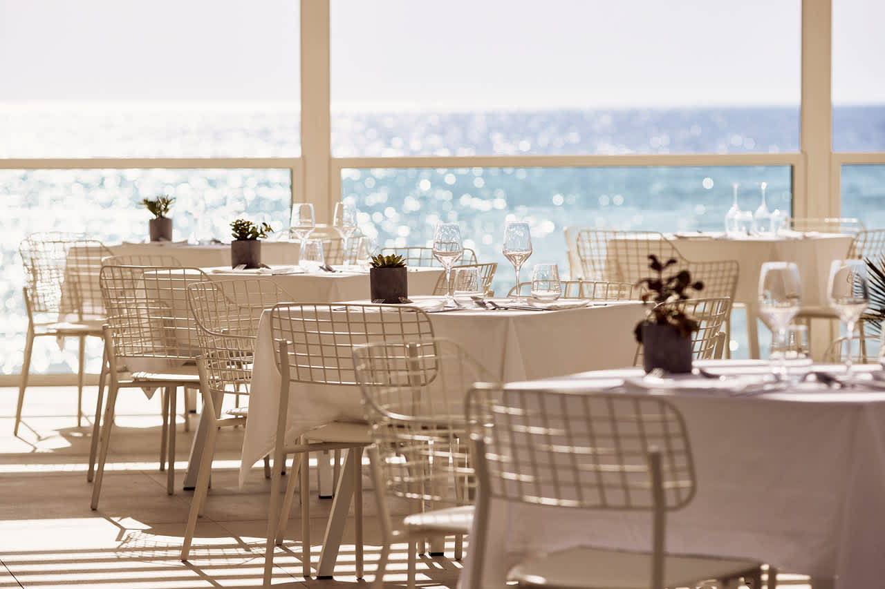 Restaurant med herlig utsikt over havet