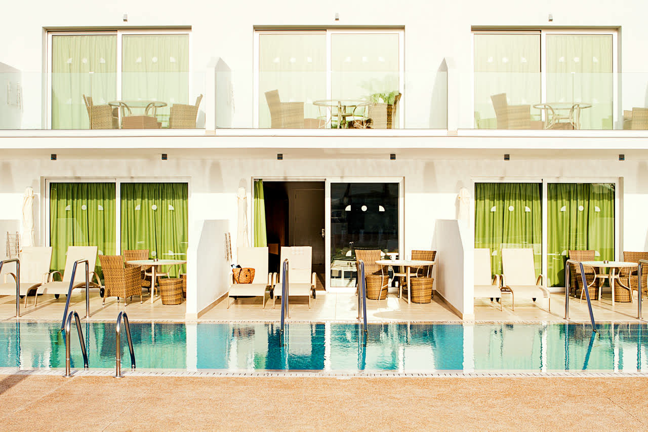 Prime Pool Suite 1 rom med terrasse med utgang til privat, delt basseng