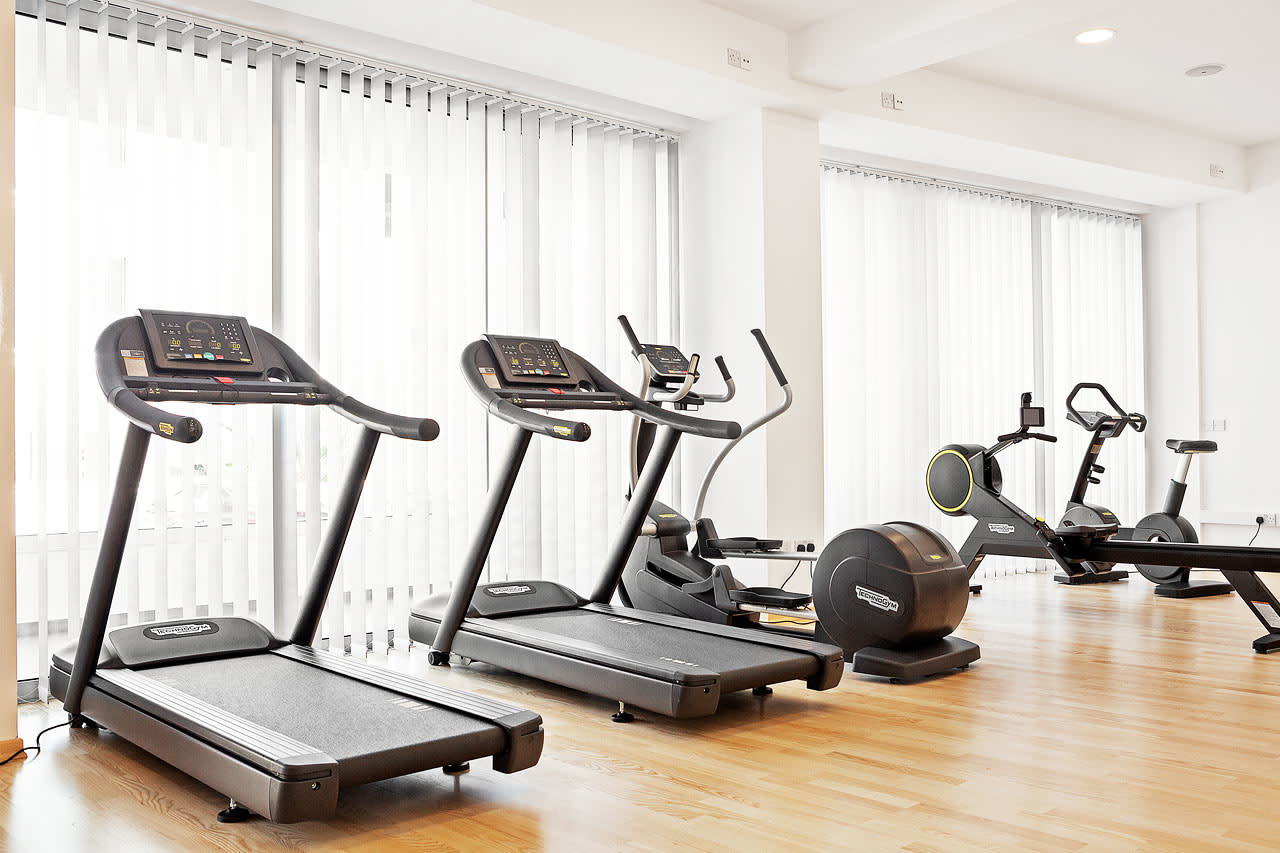 Hotellets treningsstudio har både treningsapparater og frie vekter
