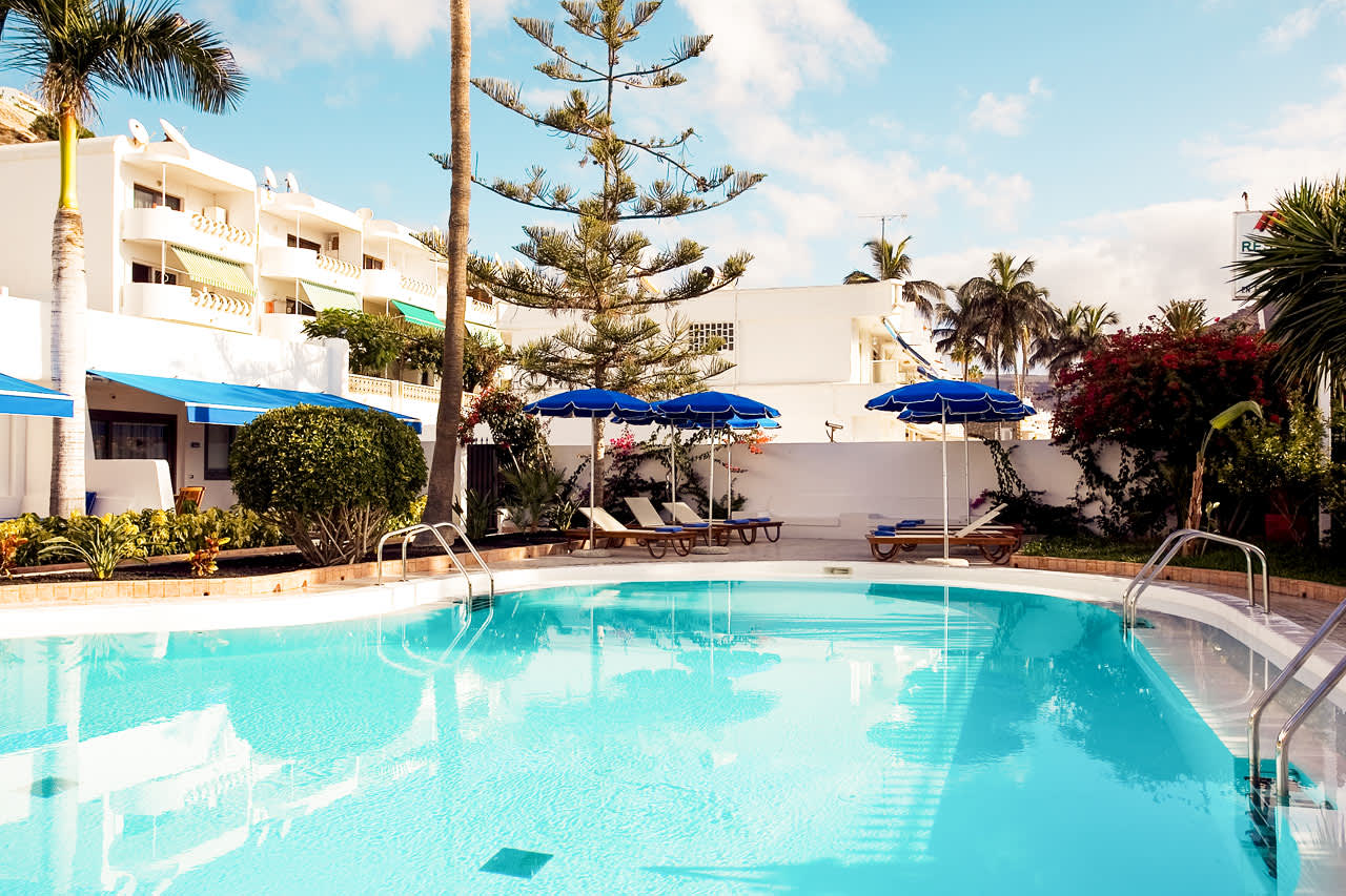 Det lille bassenget er reservert for gjester i leiligheter med høyere standard.