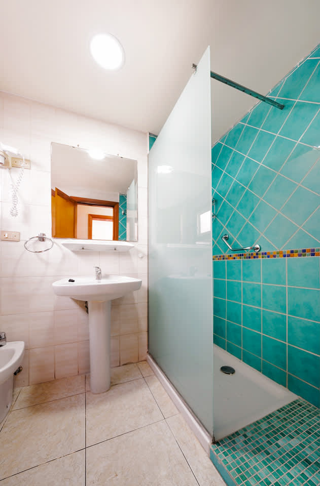 Bad i 2-romsleilighet (alle leiligheter har samme interiør)
