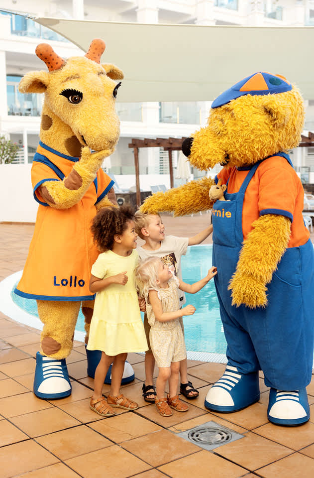 Lollo og Bernie ønsker alle barn velkommen til Sunwing Fañabé Beach