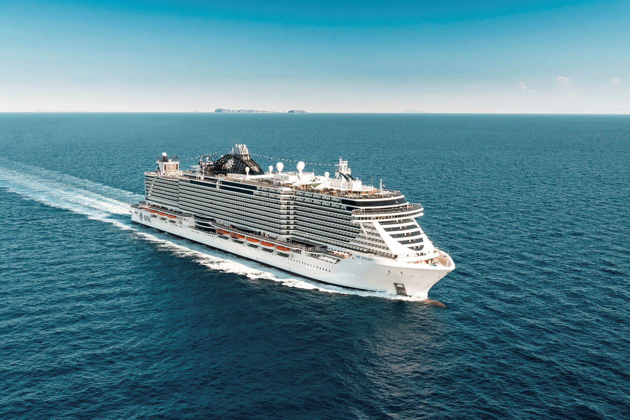 Et cruiseskip på havet. (AI-generert tekst)