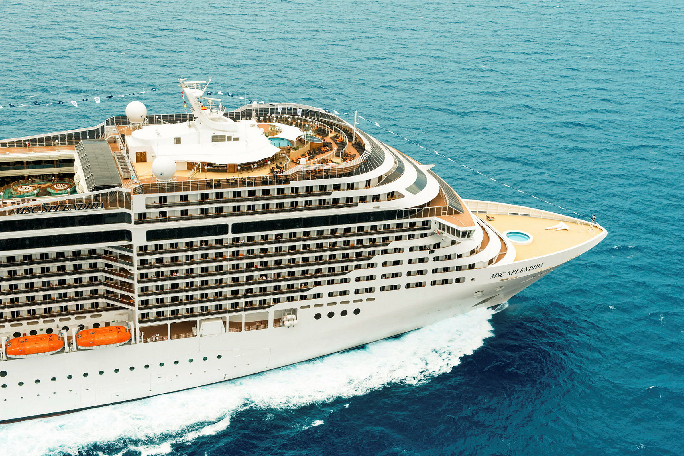 Et cruiseskip til havs. (AI-generert tekst)
