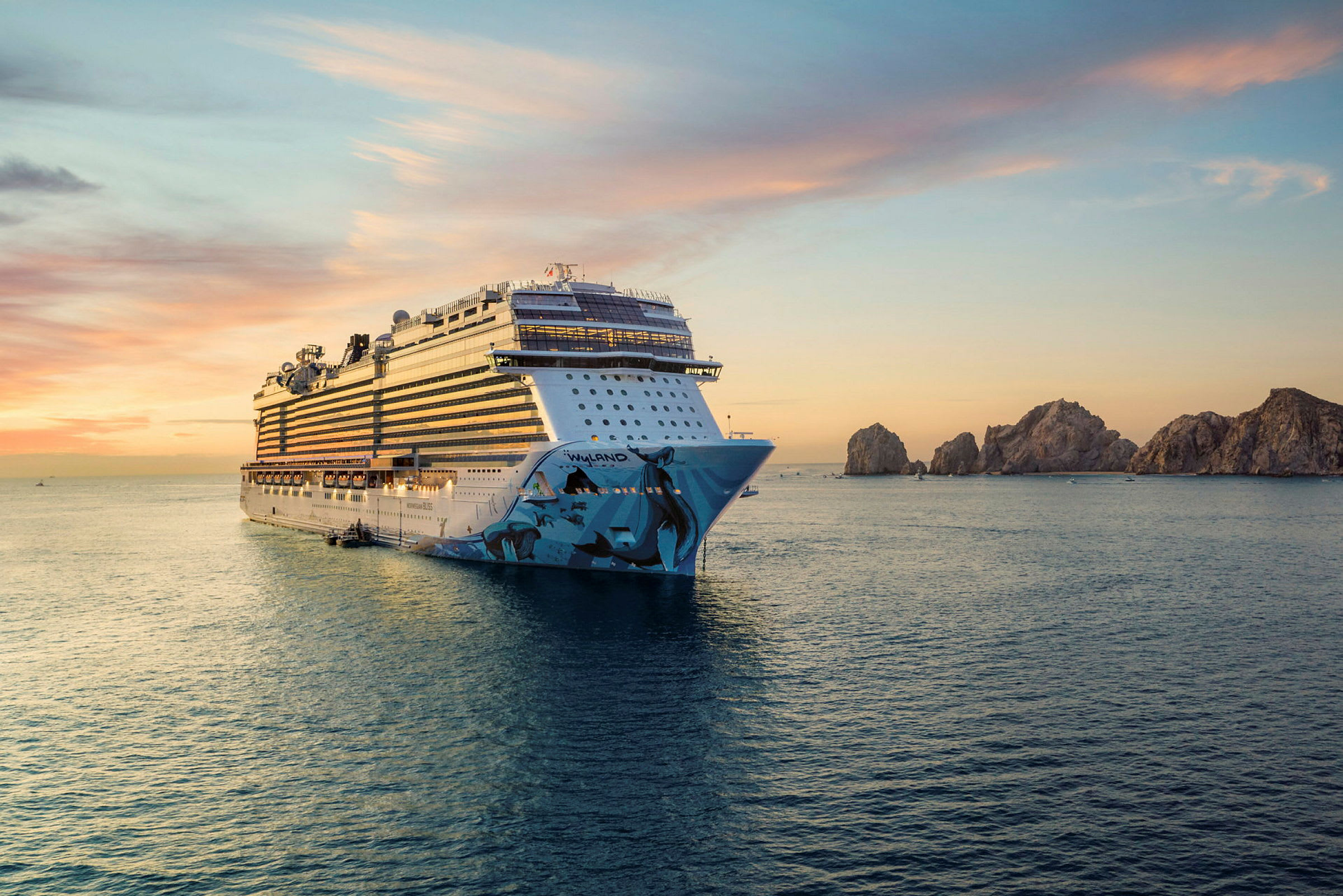 Et stort cruiseskip på åpent hav under solnedgang. (AI-generert tekst)