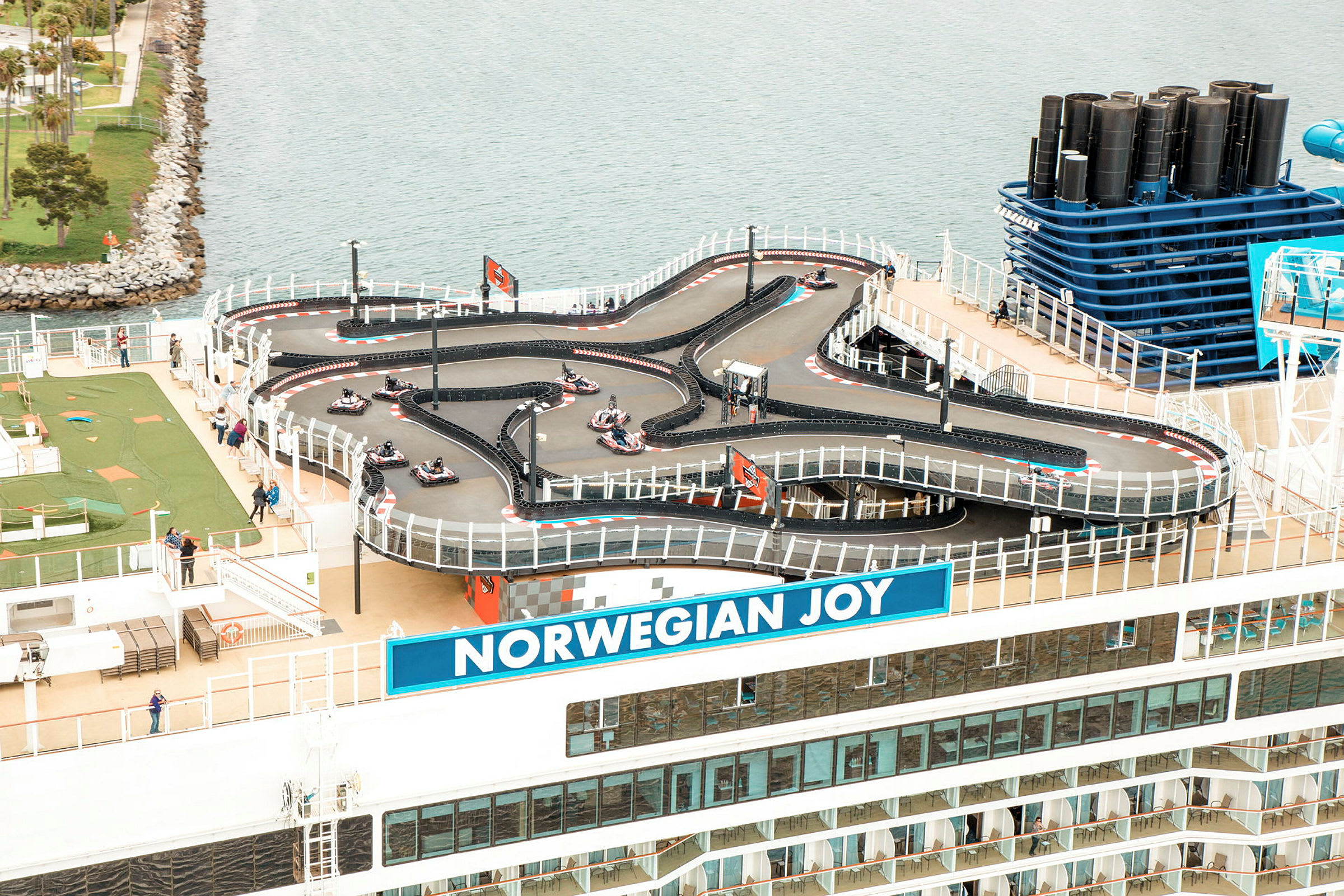 Go-kartbane på et cruiseskip. (AI-generert tekst)