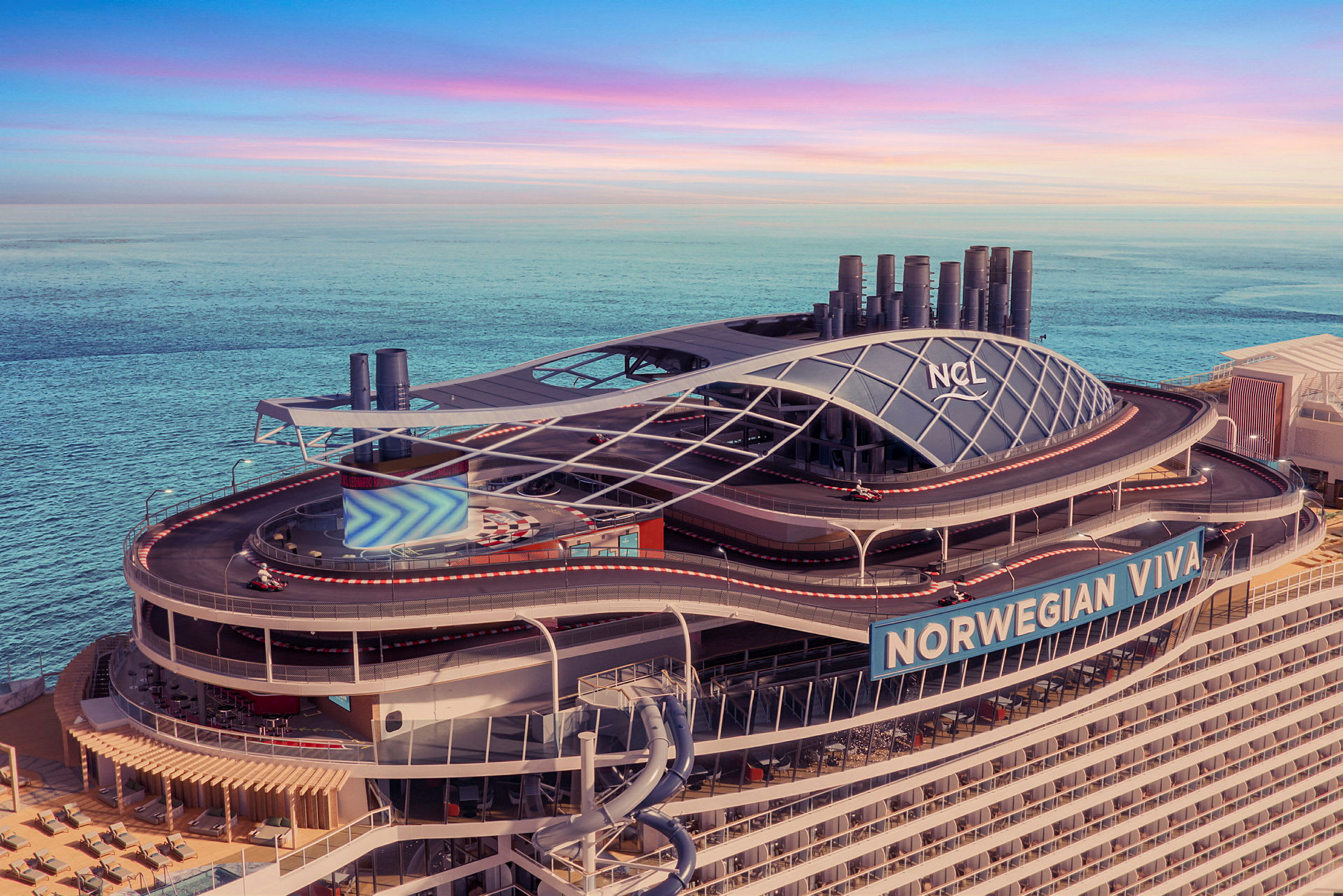Norwegian Viva cruiseskip med en gokartbane på toppdekket og havet i bakgrunnen. (AI-generert tekst)