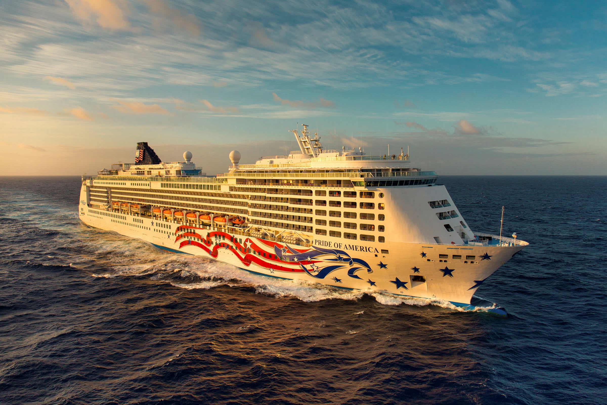 Et cruiseskip til sjøs under en klar himmel. (AI-generert tekst)