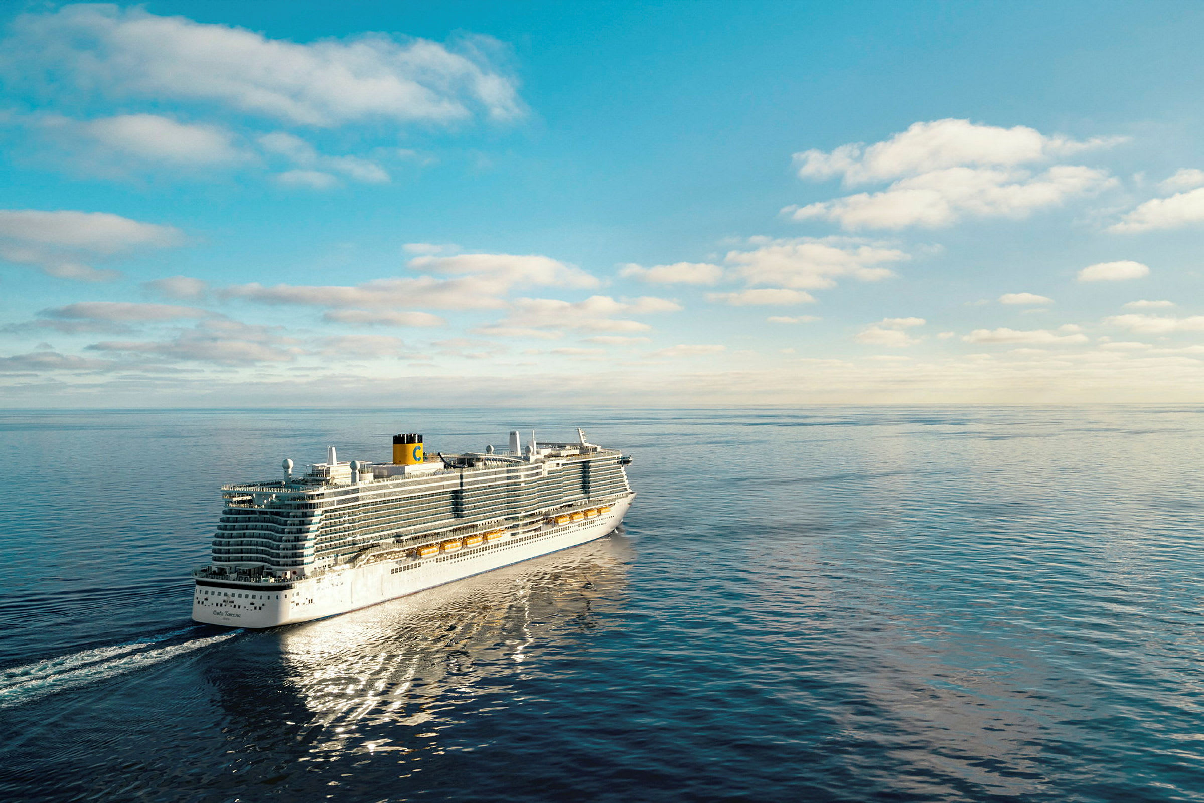 Et cruiseskip glir frem over havet under en klar himmel. (AI-generert tekst)