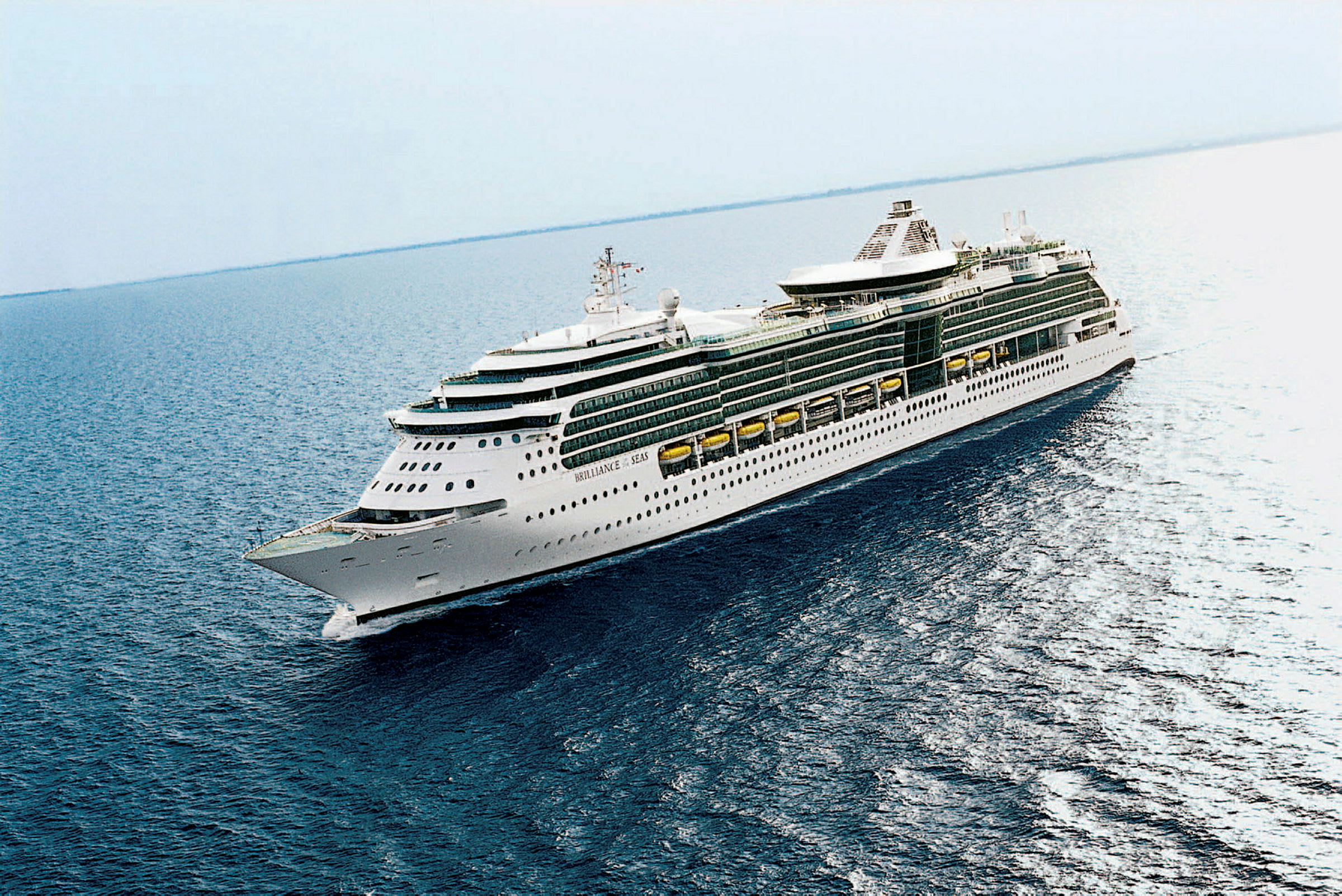 Et cruiseskip på havet. (AI-generert tekst)
