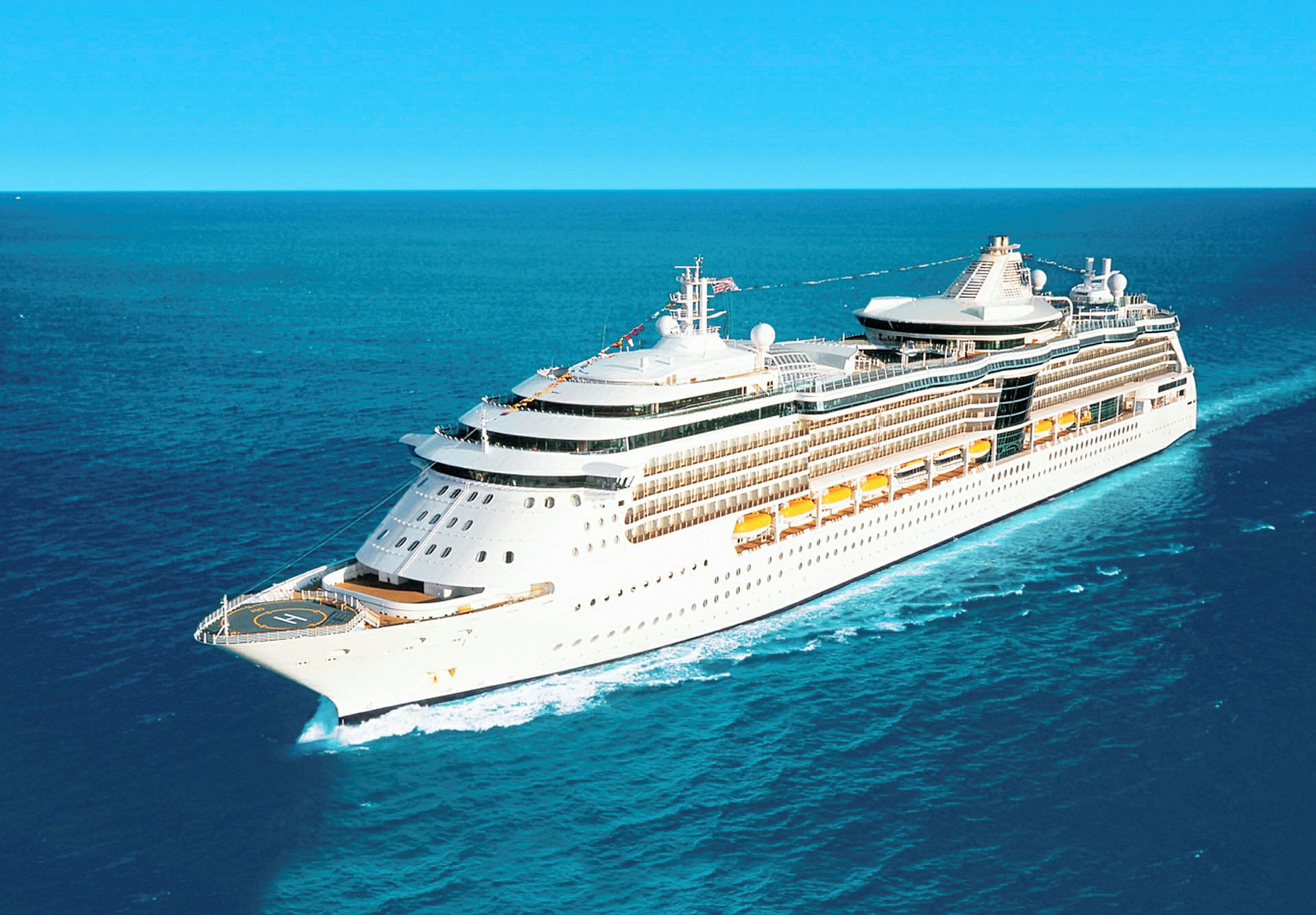 Et cruiseskip på åpent hav. (AI-generert tekst)