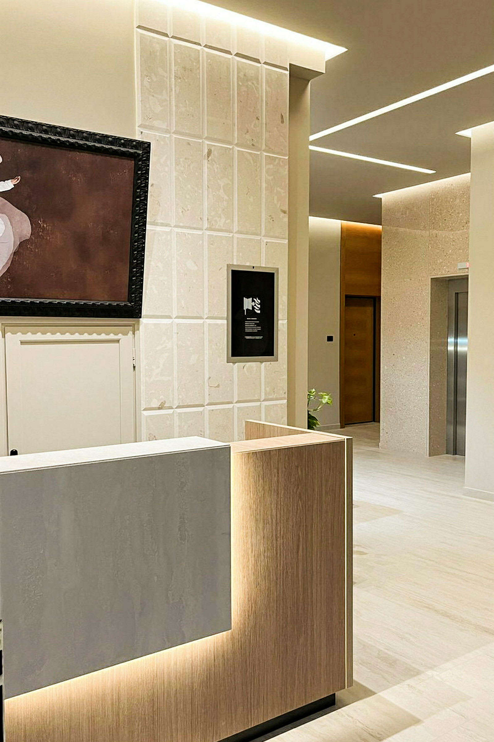 Resepsjonsområdet i et hotell med moderne design. (AI-generert tekst)