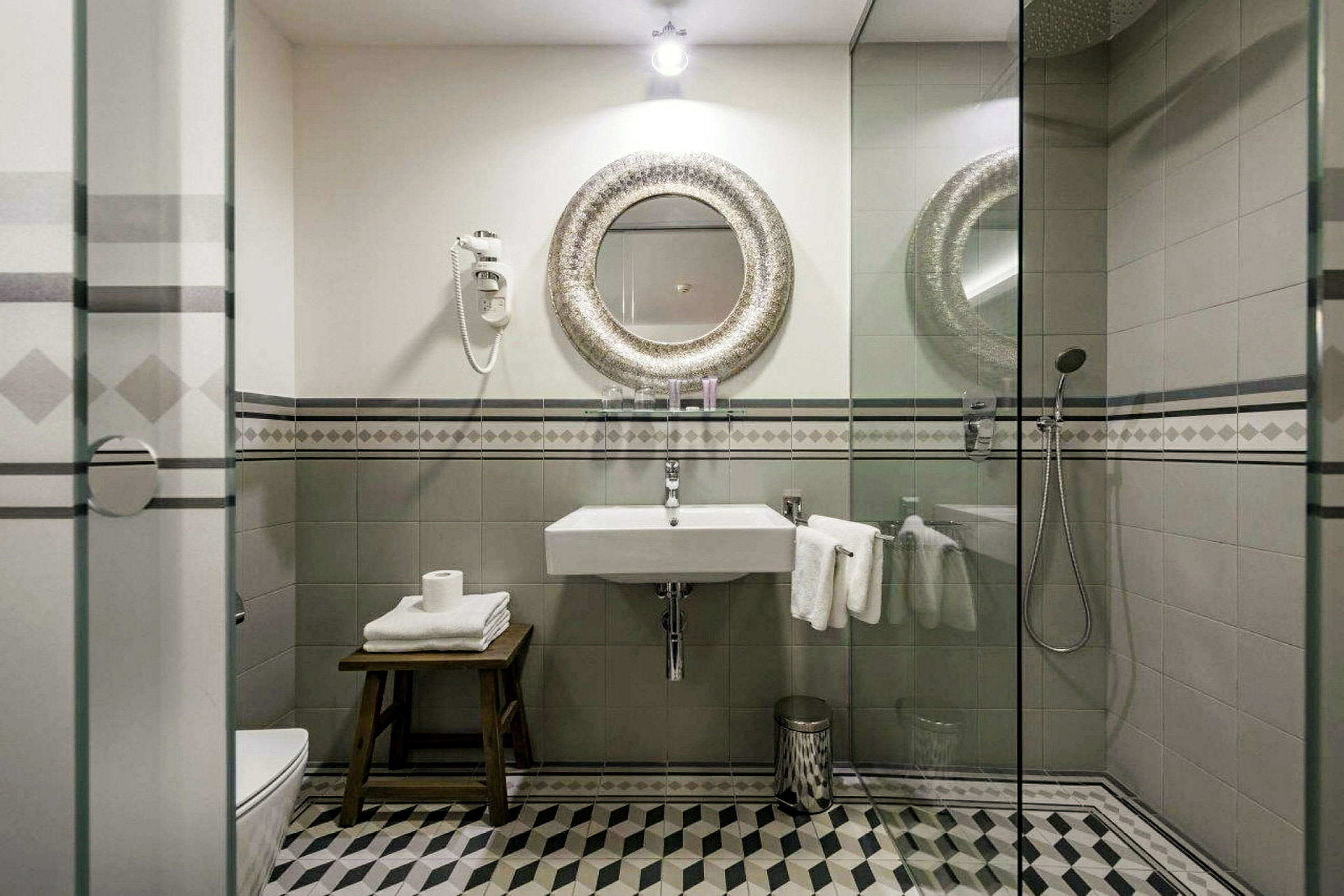 Badet i dobbeltrom deluxe