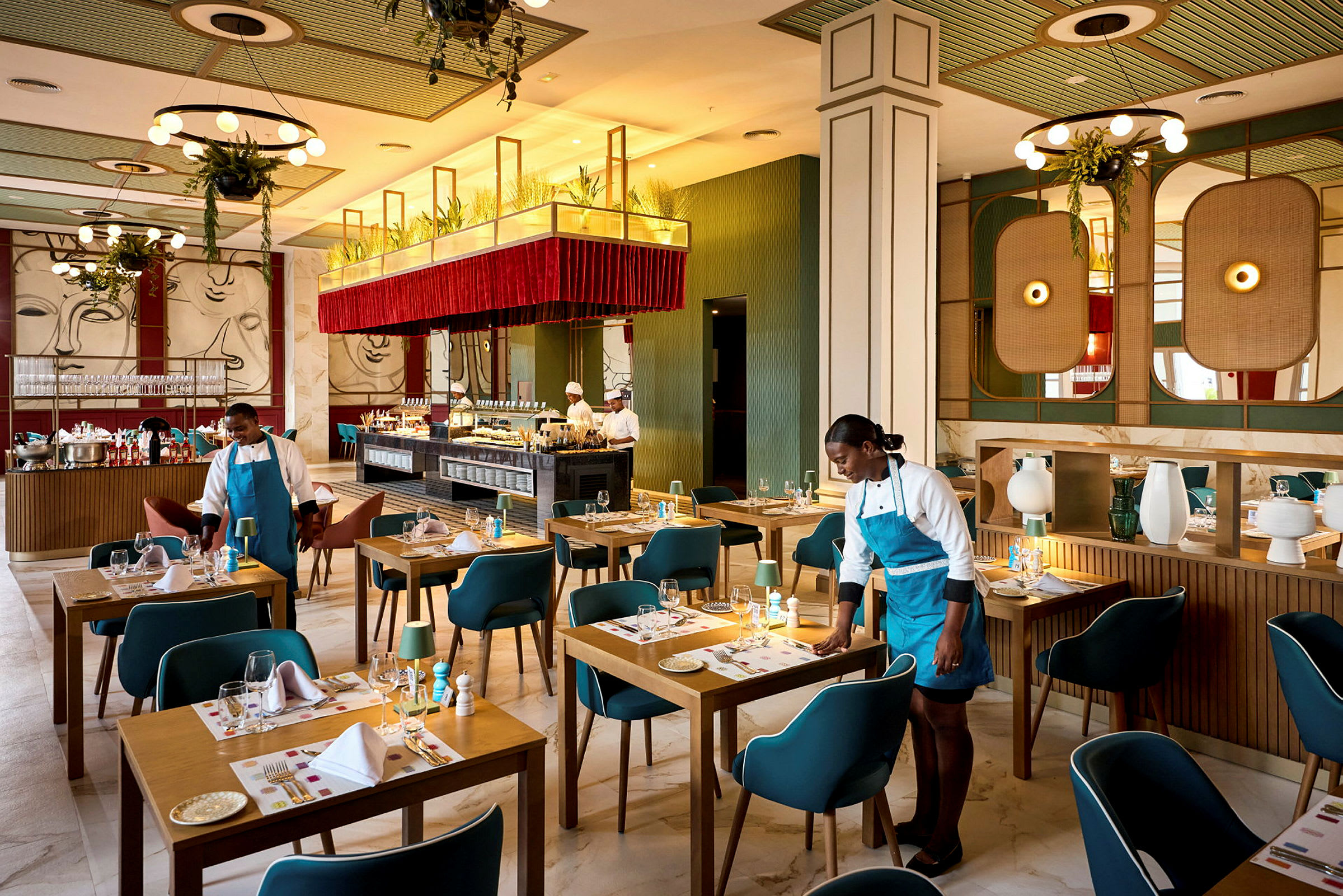 En restaurant med sitteplasser og serveringsområde. (AI-generert tekst)