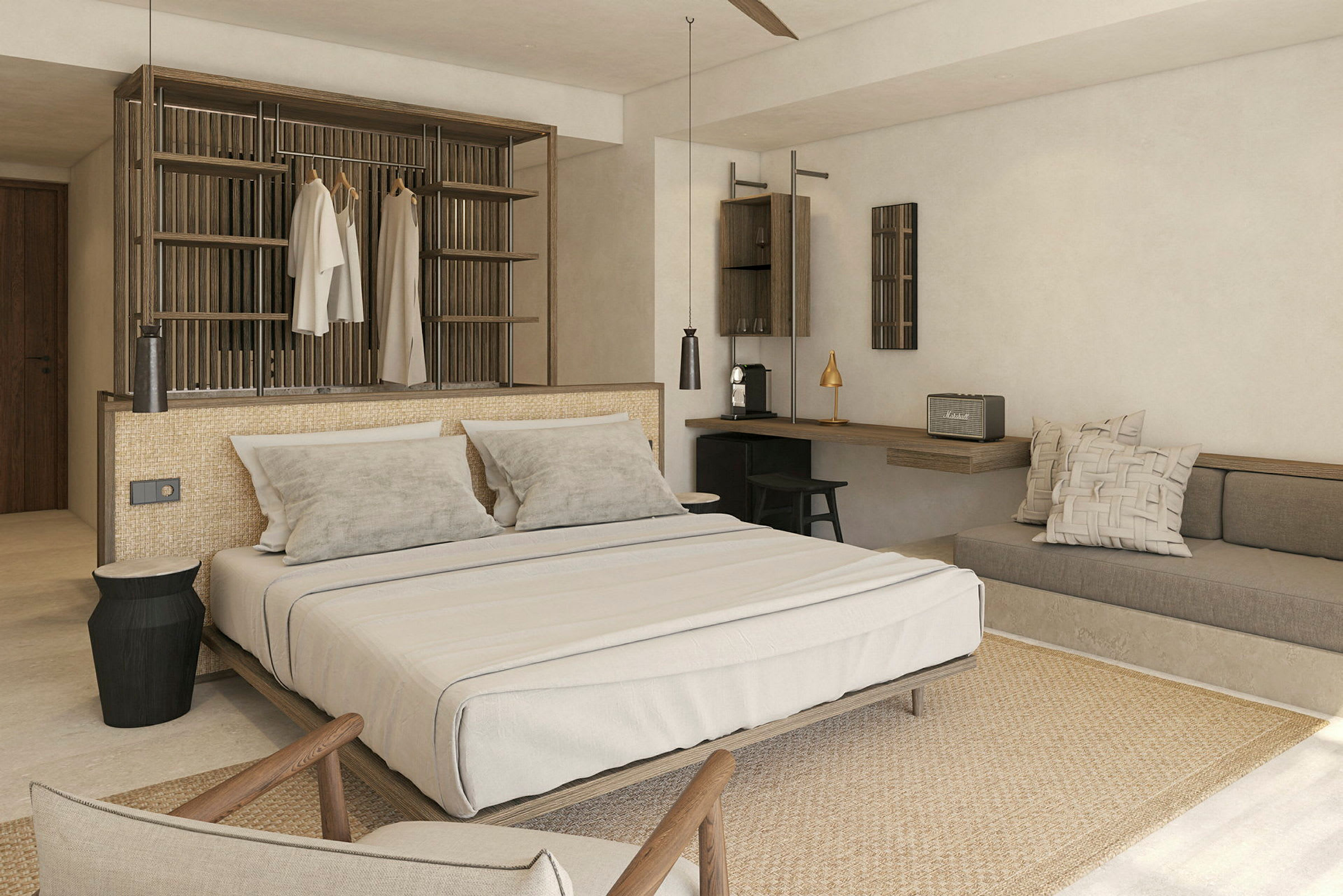 Et moderne hotellrom med en bred seng, klesstativ, skrivebord og sofa. (AI-generert tekst)