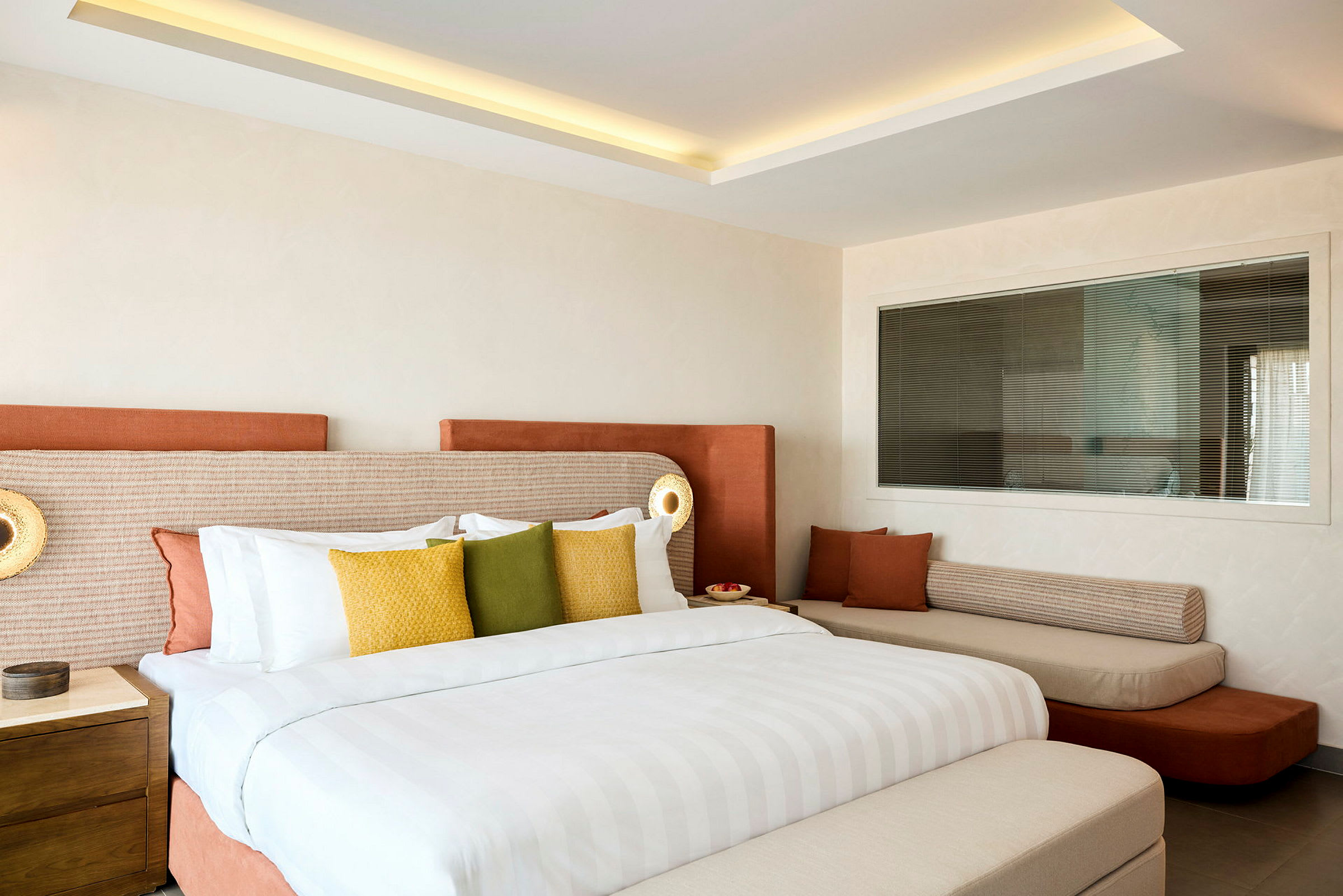 Større juniorsuite med privat basseng / Dobbeltrom med havutsikt