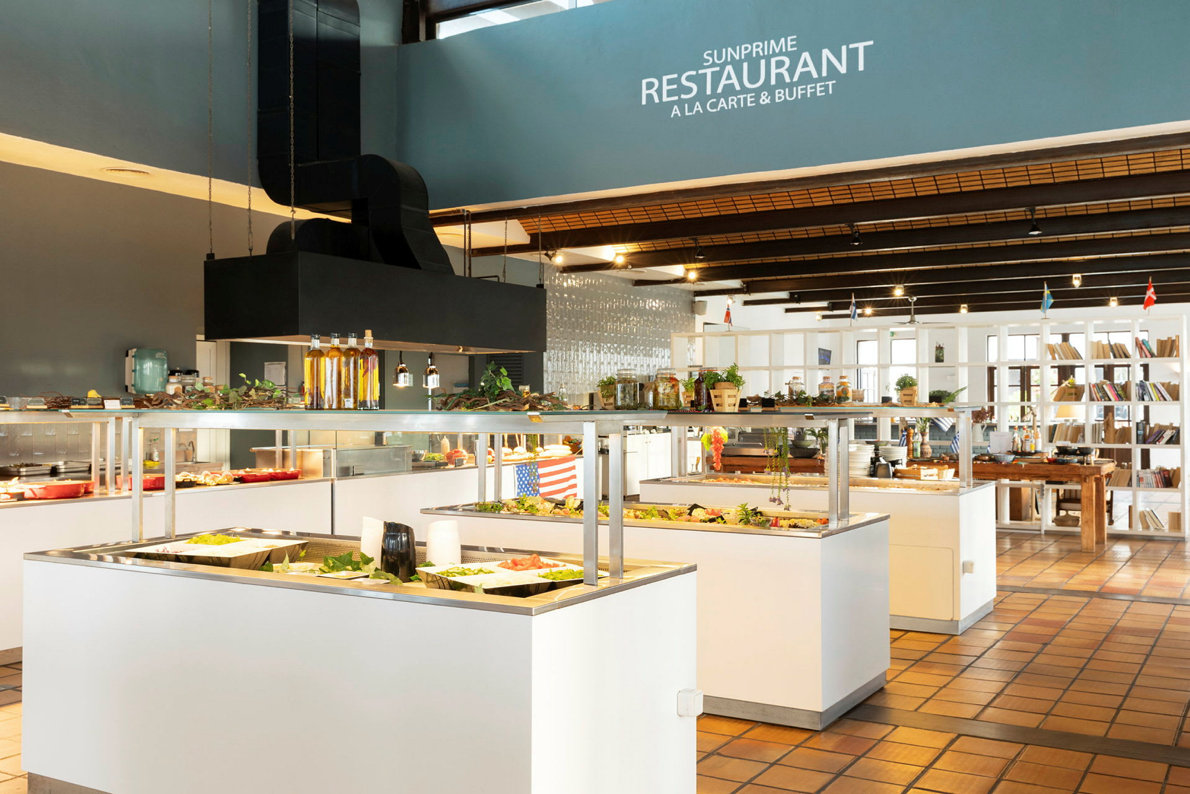 Bilde av Sunprime-restaurant med bufféområder og moderne interiør. (AI-generert tekst)