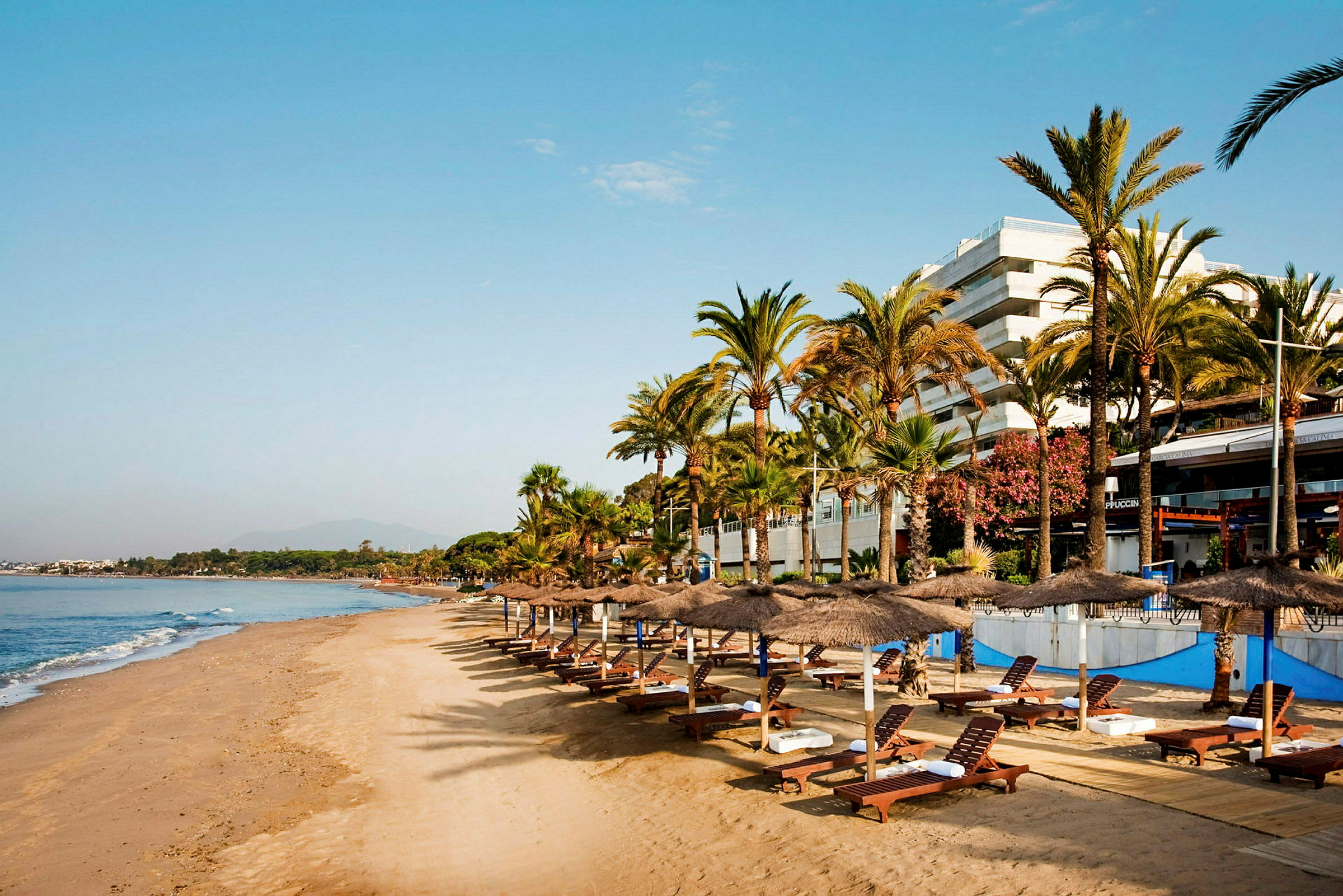 Cappuccino Beach rett utenfor hotellet