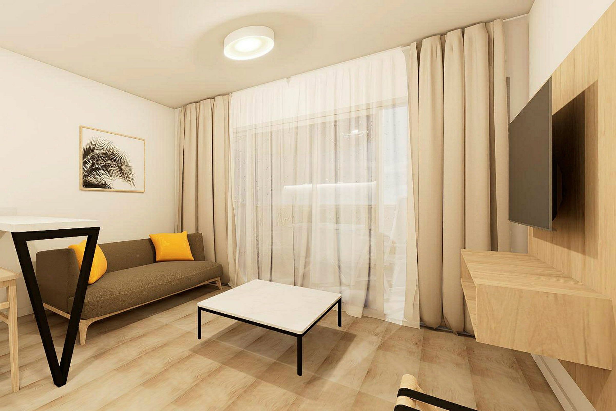 En stue med en brun sofa og to gule puter, et glassbord, plankegulv og beige gardiner foran vinduet. (AI-generert tekst)