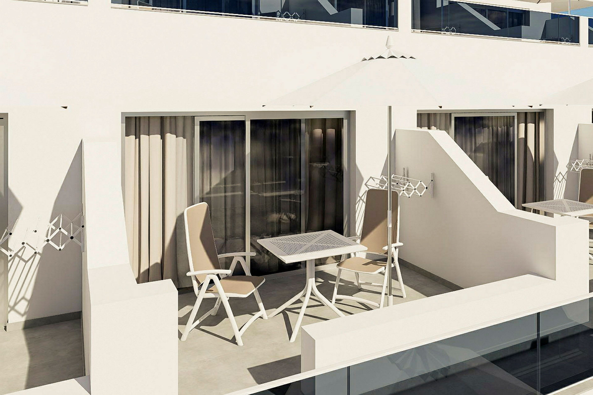 Terrasse med to solsenger, bord og parasoll omgitt av vegger. (AI-generert tekst)