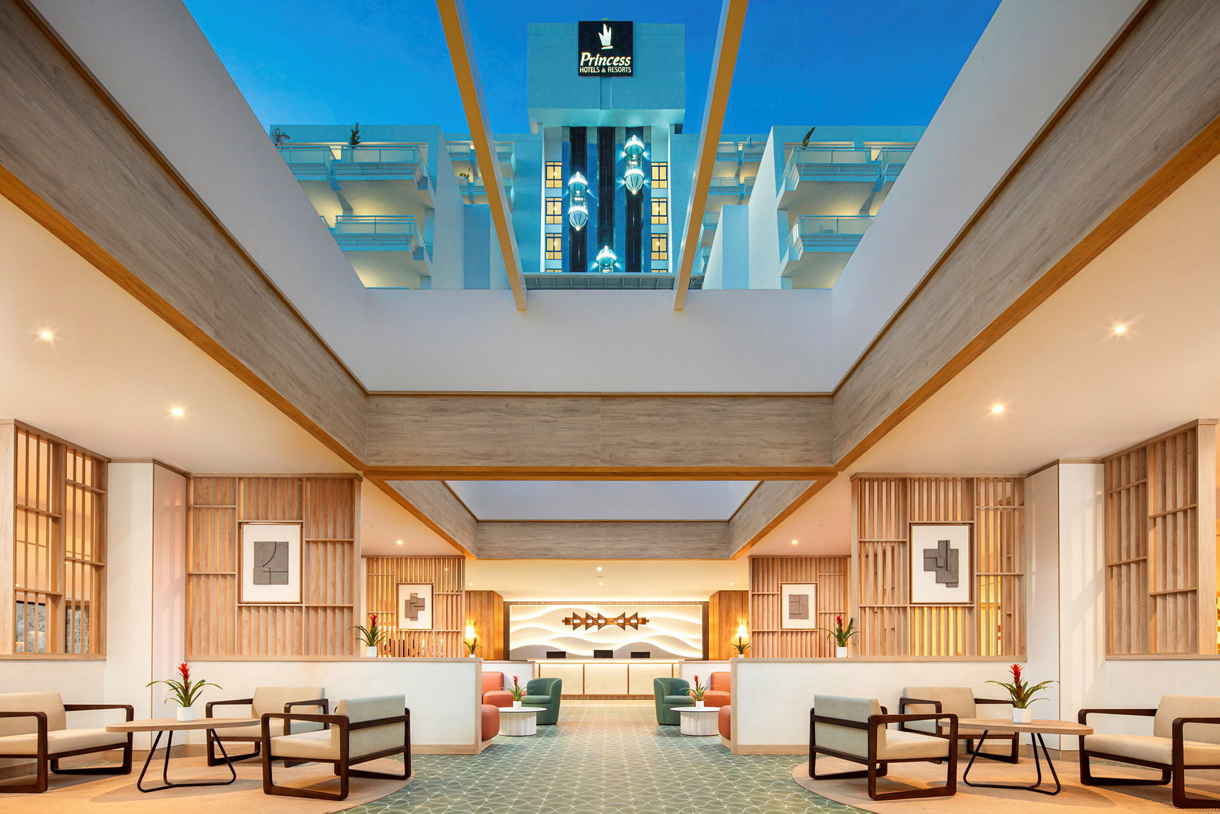 Lobby med sittegrupper og en resepsjon, moderne design med lyse farger og tredetaljer. (AI-generert tekst)