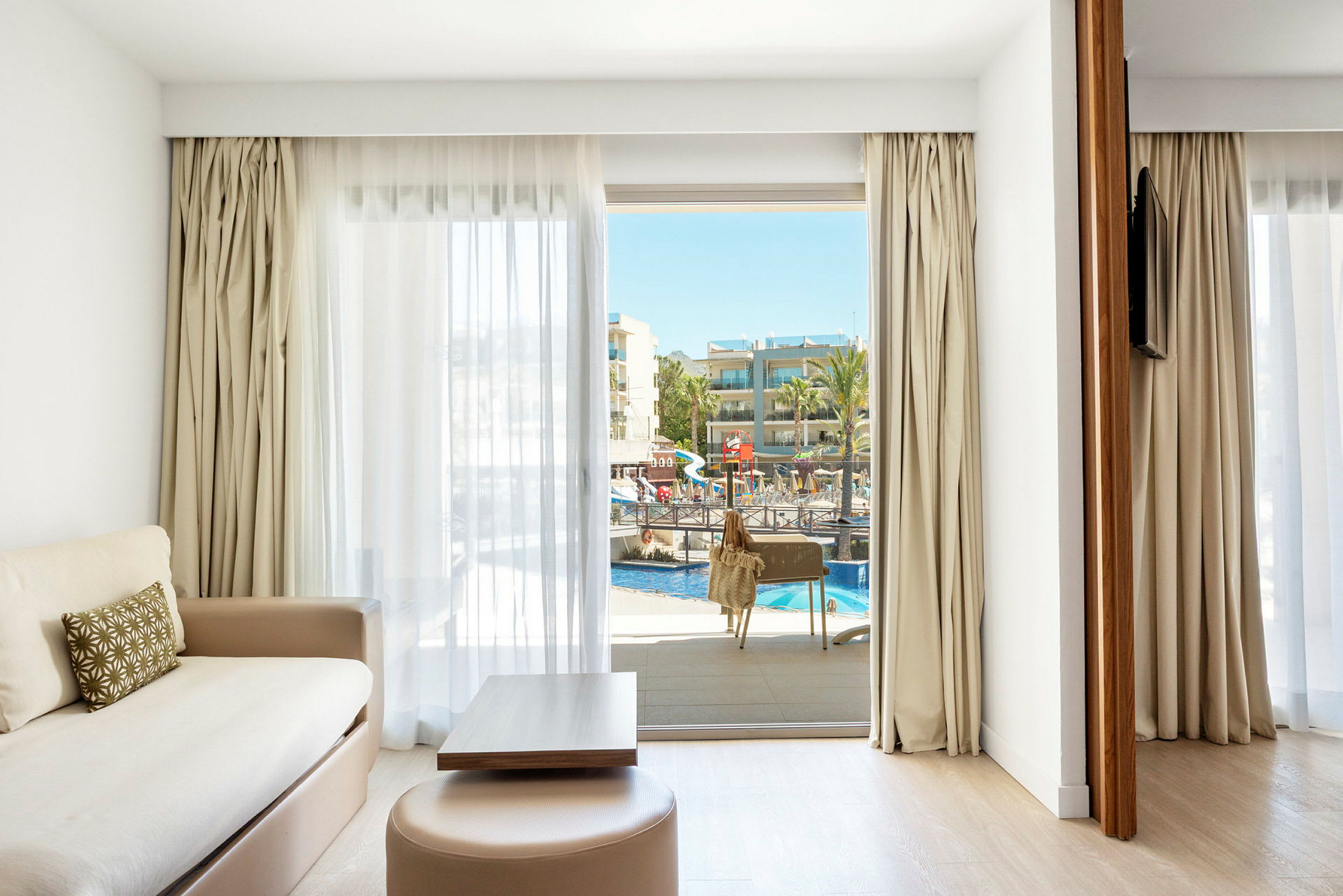Suite med to rom mot omgivelsene