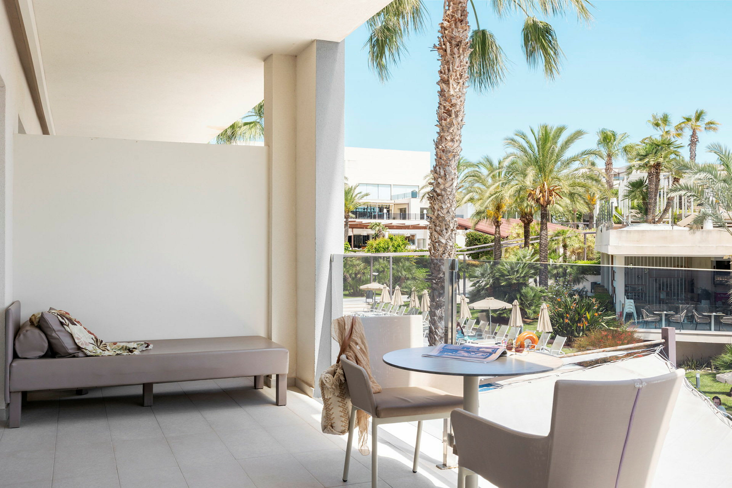 Suite med to rom mot omgivelsene